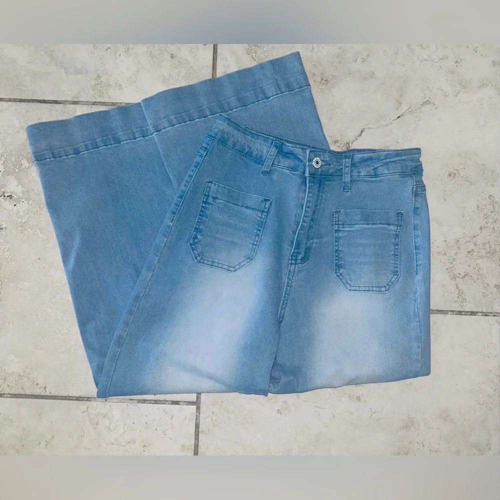 Wide Leg High Waist Loose Fit with Patch Pocket Flared Light Blue Jeans